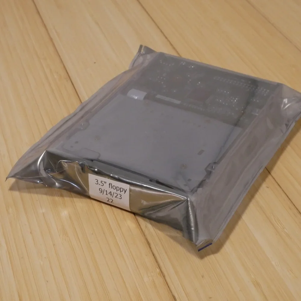 TEAC 3.5 inch Internal Floppy Disk Drive Model FD-235HF Tested &‎ Working - 22
